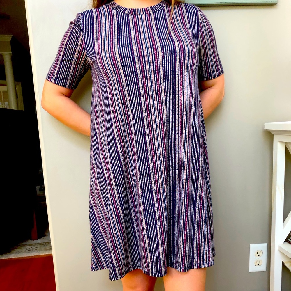 Lightweight dress, very lightly used. Great for spring and summer